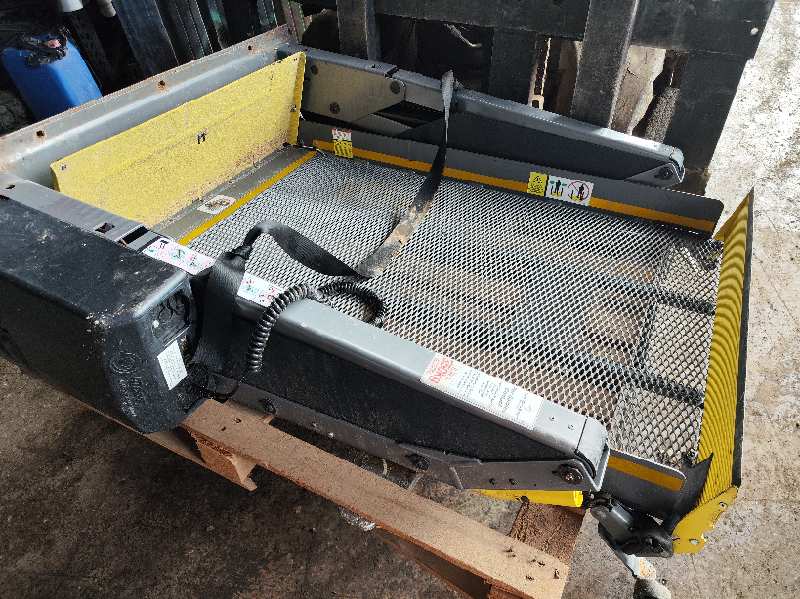 PLATAFORMA ELEVADORA SILLA RUEDAS 