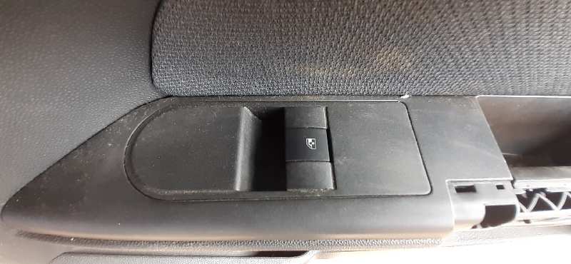 MANDO ELEVALUNAS DELANTERO DERECHO