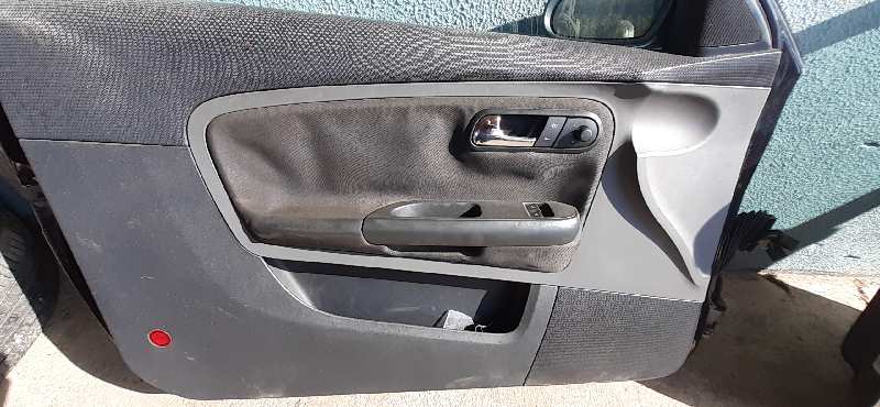 GUARNECIDO PUERTA DELANTERA IZQUIERDA