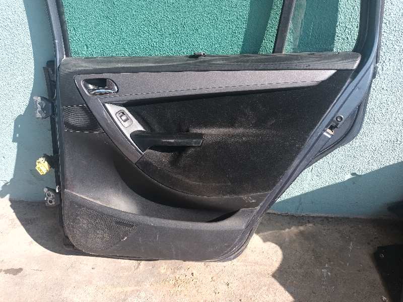 GUARNECIDO PUERTA TRASERA DERECHA