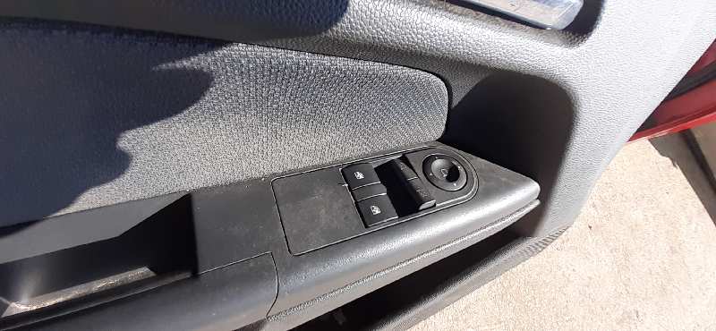 ELEVALUNAS DELANTERO IZQUIERDO