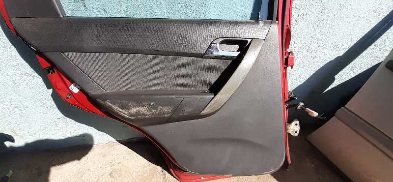 GUARNECIDO PUERTA TRASERA IZQUIERDA