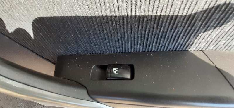 MANDO ELEVALUNAS TRASERO DERECHO