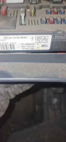 CAJA RELES - FUSIBLES