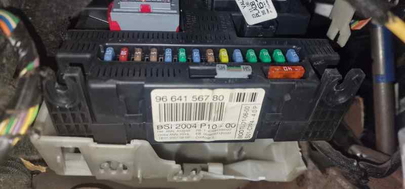 CAJA RELES - FUSIBLES