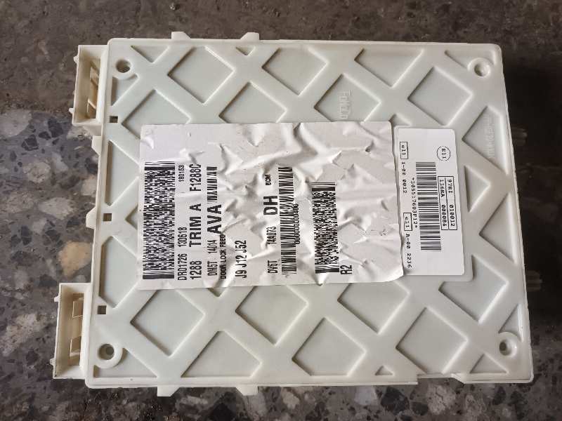 CAJA RELES - FUSIBLES