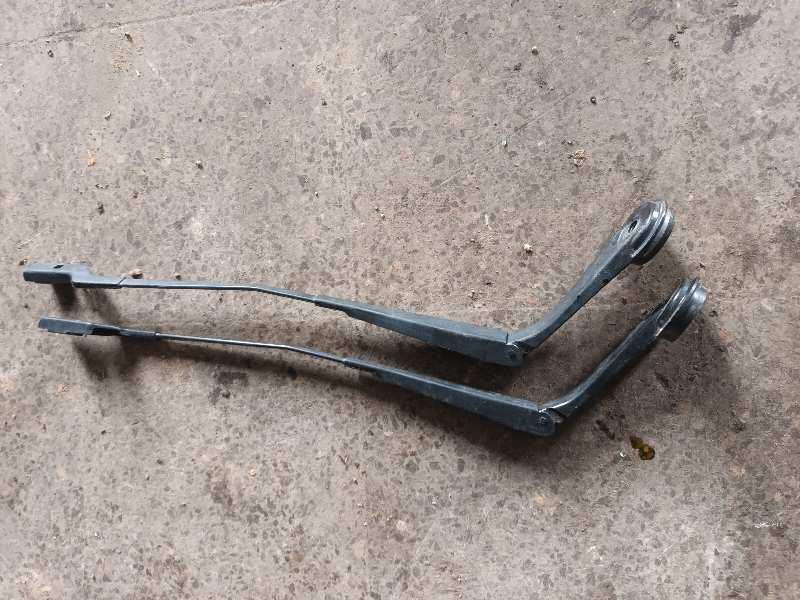 BRAZO LIMPIA DELANTERO IZQUIERDO