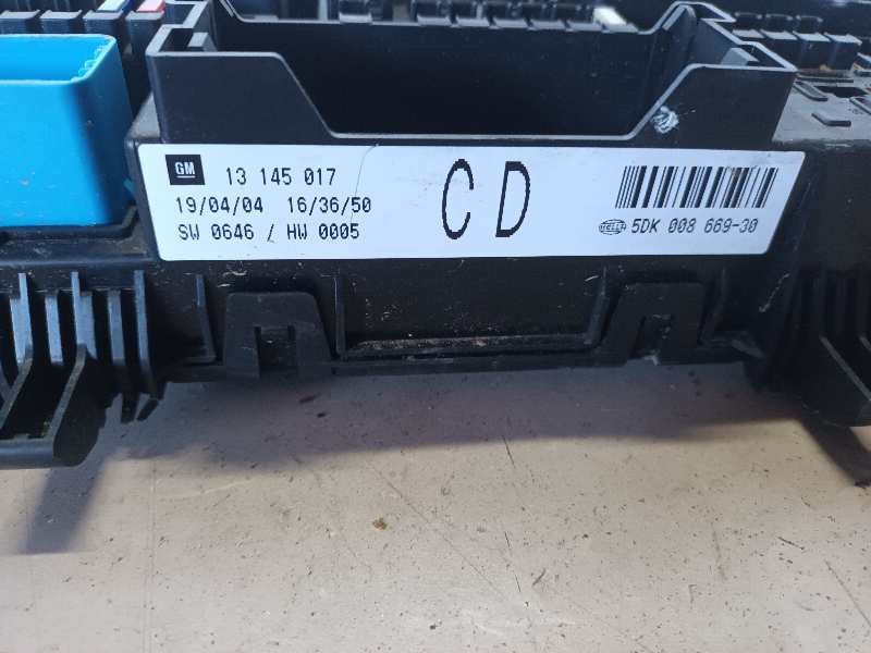 CAJA RELES - FUSIBLES