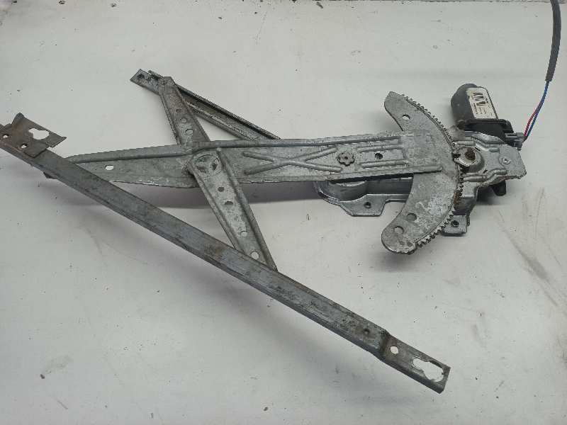 ELEVALUNAS DELANTERO DERECHO