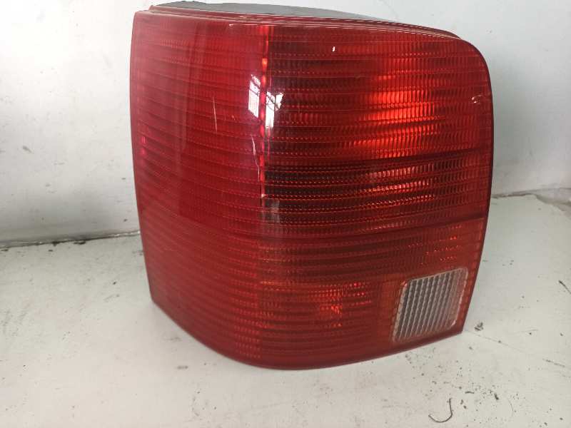 084411962 PILOTO TRASERO IZQUIERDO VOLKSWAGEN PASSAT VARIANT (3B5)