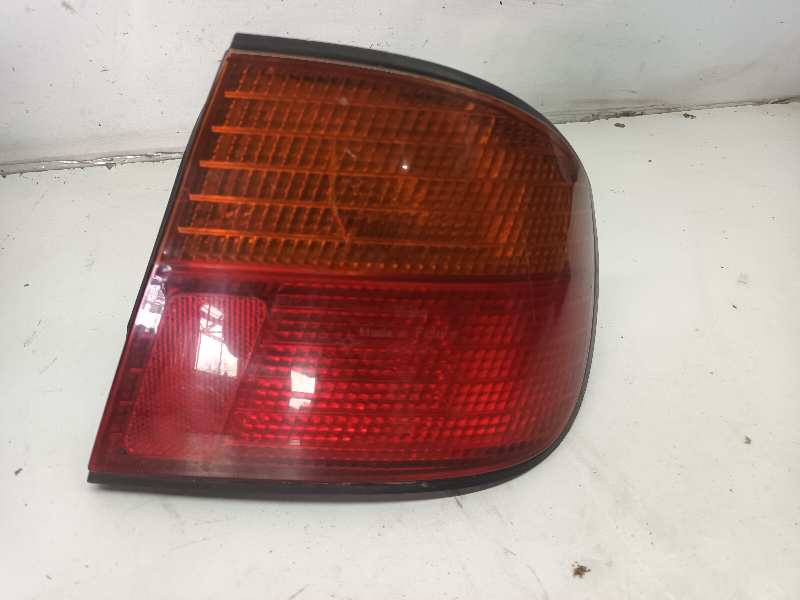 23190204 PILOTO TRASERO DERECHO NISSAN PRIMERA BERLINA (P11)