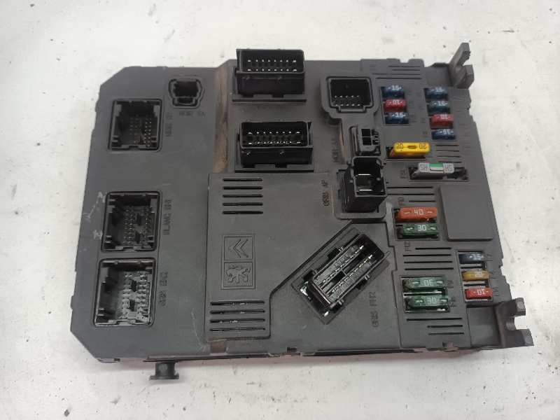 CAJA RELES - FUSIBLES