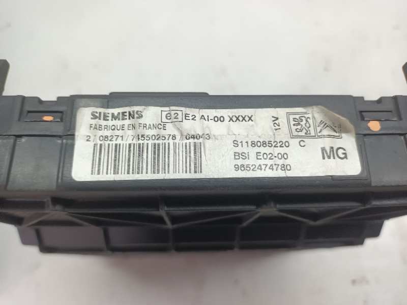 CAJA RELES - FUSIBLES