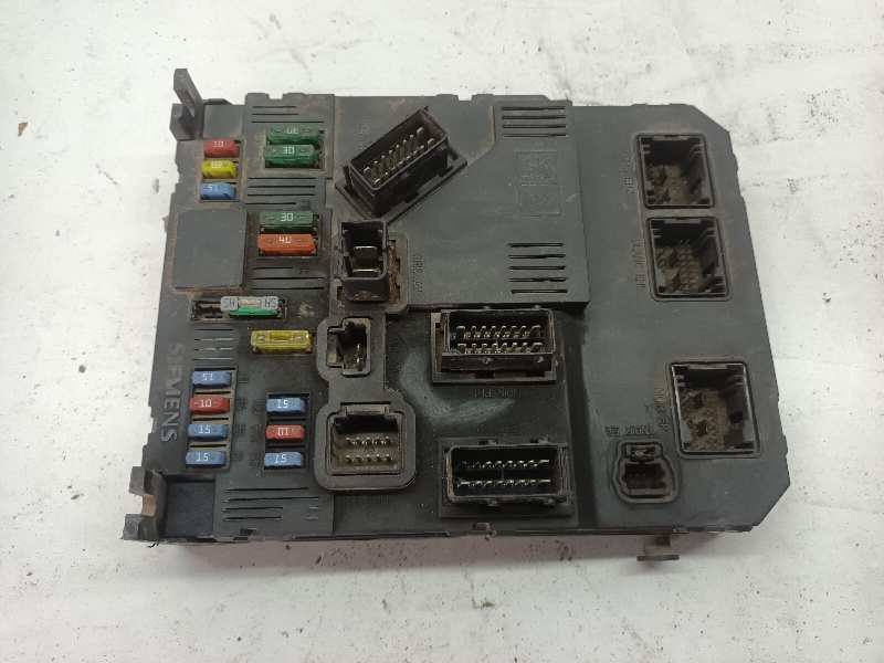 CAJA RELES - FUSIBLES