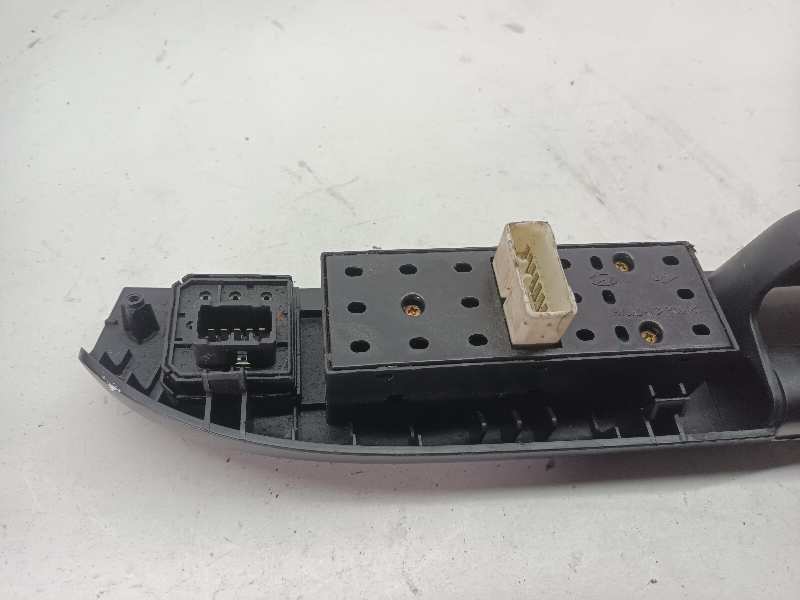 MANDO ELEVALUNAS DELANTERO IZQUIERDO  KIA CARENS