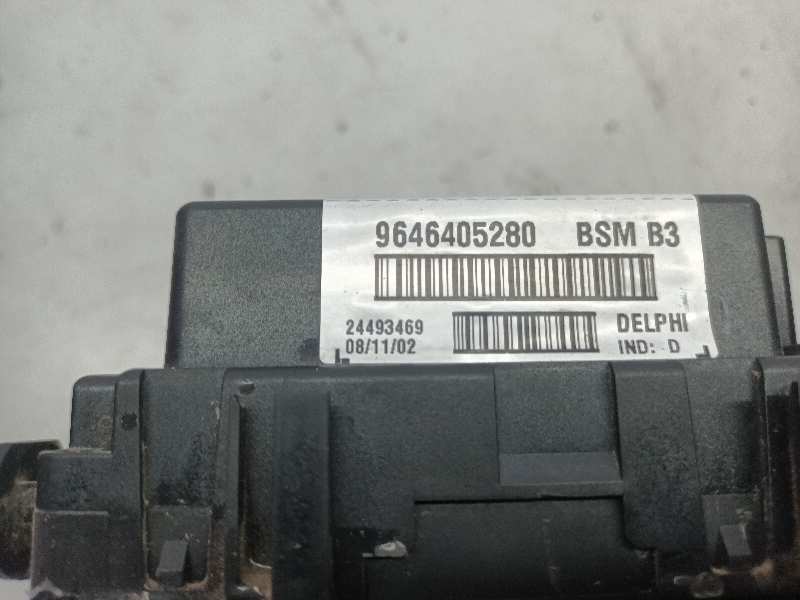 CAJA RELES - FUSIBLES