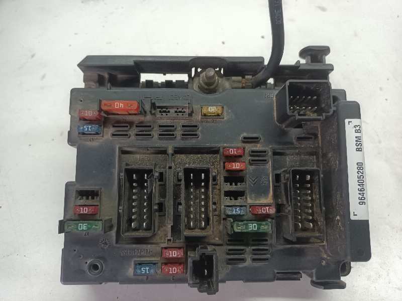 CAJA RELES - FUSIBLES