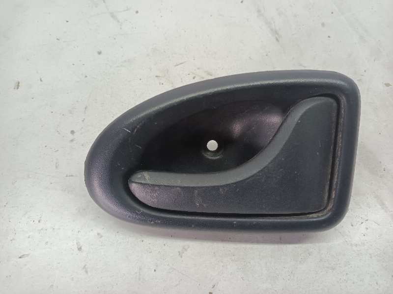 MANETA INTERIOR DELANTERA DERECHA