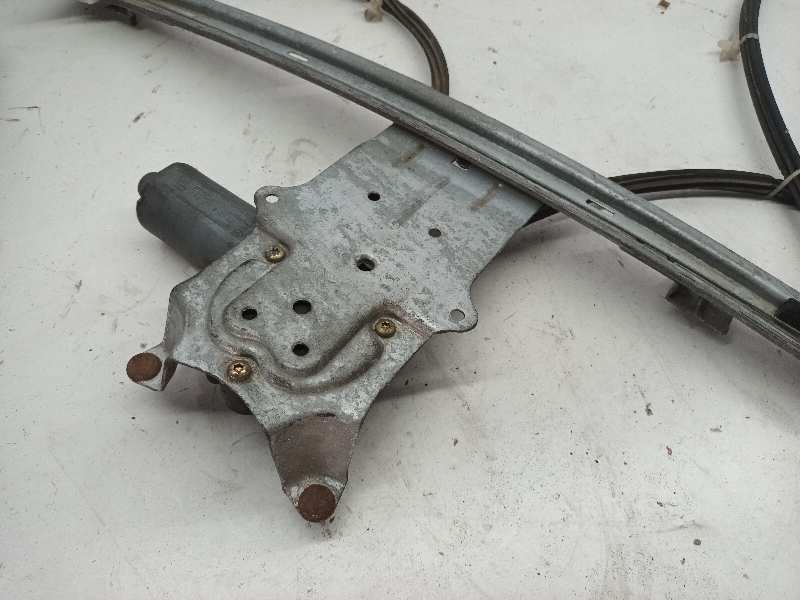 ELEVALUNAS DELANTERO DERECHO