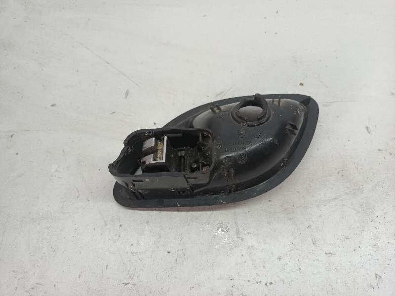 MANETA INTERIOR DELANTERA DERECHA