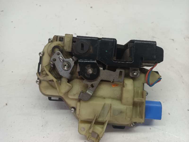 CERRADURA PUERTA TRASERA DERECHA 