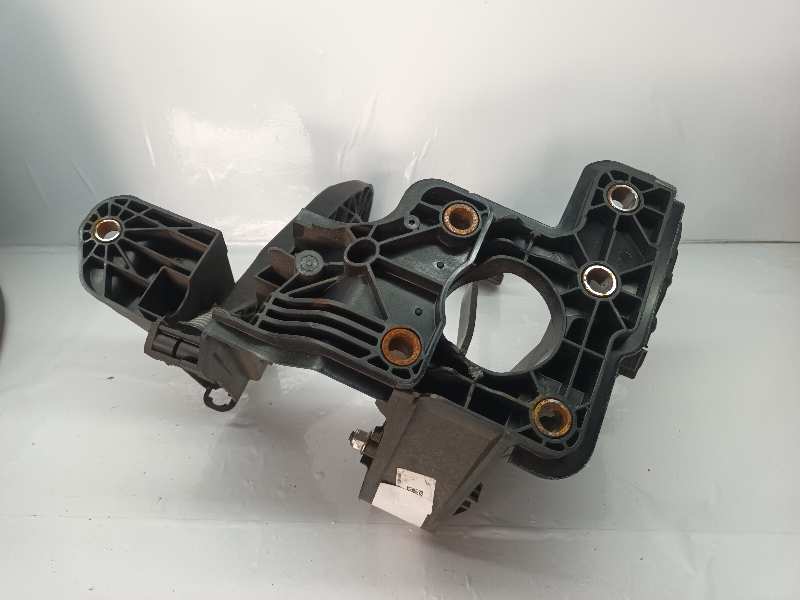 PEDAL EMBRAGUE