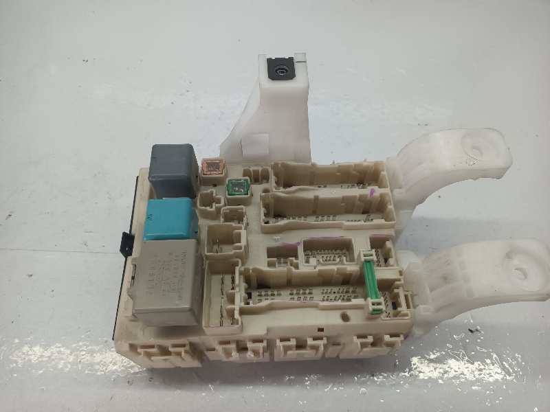 CAJA RELES - FUSIBLES