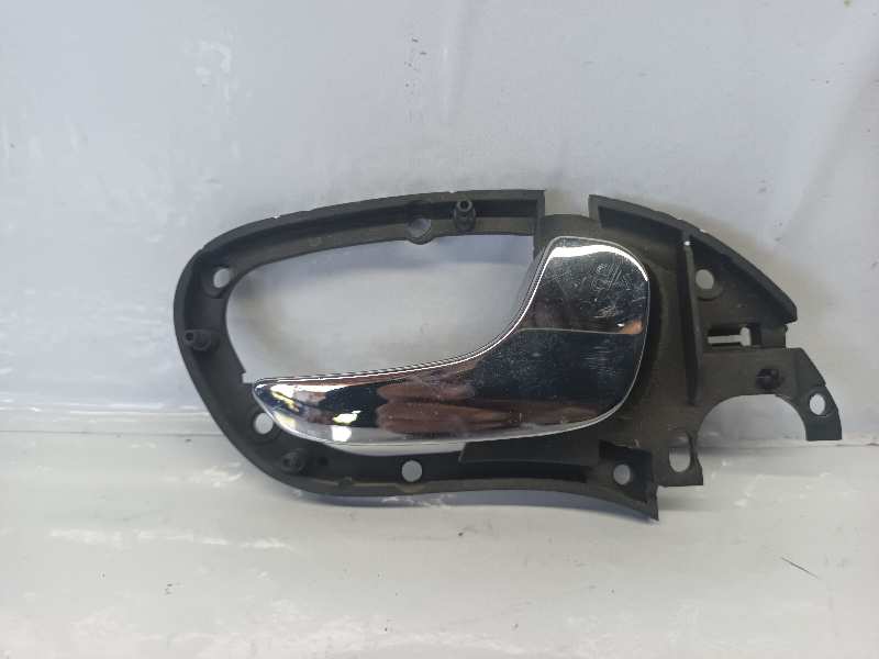 MANETA INTERIOR DELANTERA DERECHA