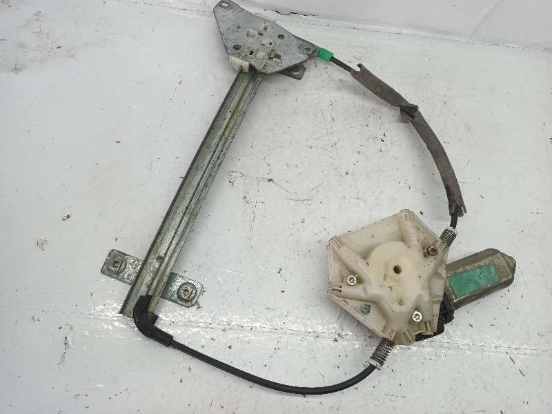 ELEVALUNAS DELANTERO DERECHO