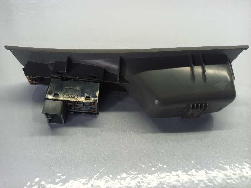 MANDO ELEVALUNAS DELANTERO DERECHO