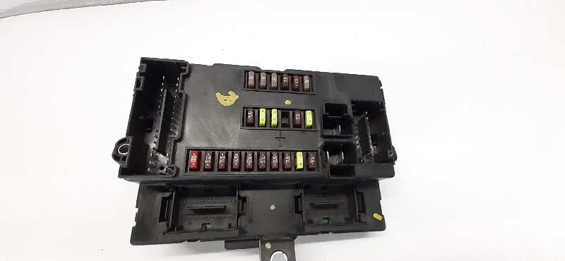 CAJA RELES - FUSIBLES