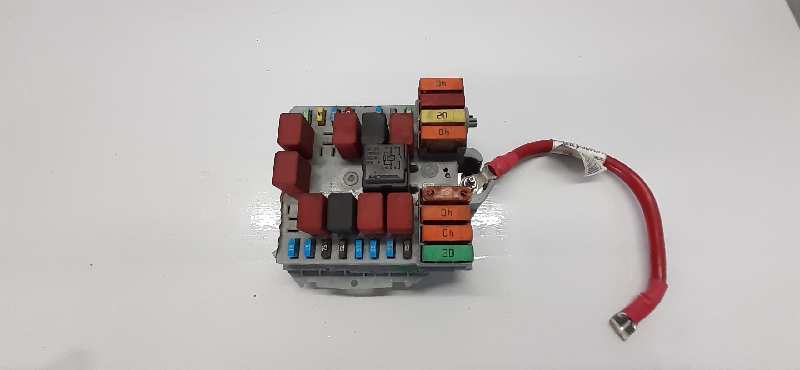 CAJA RELES - FUSIBLES