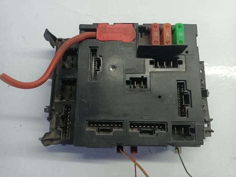 CAJA RELES - FUSIBLES