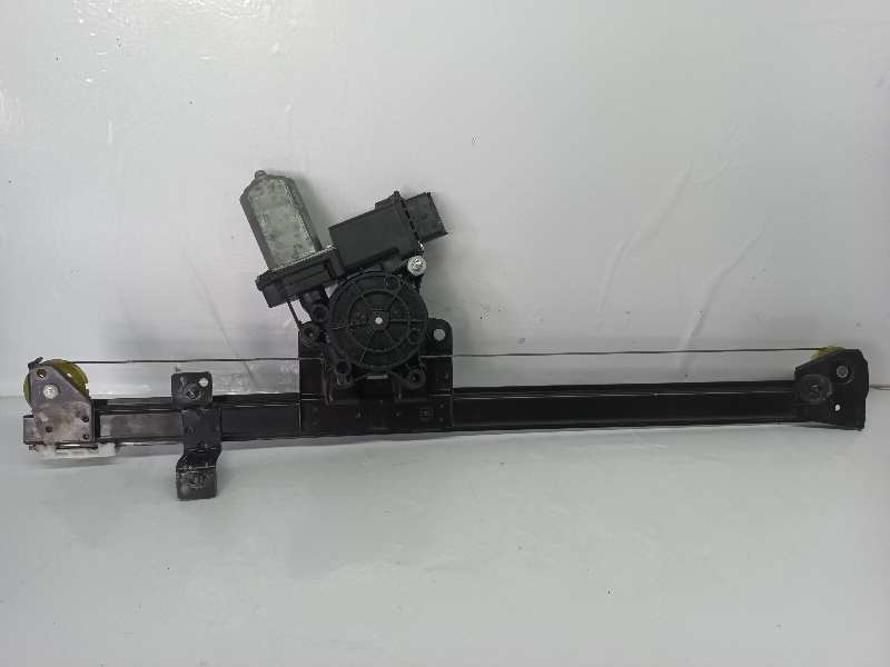 ELEVALUNAS DELANTERO IZQUIERDO