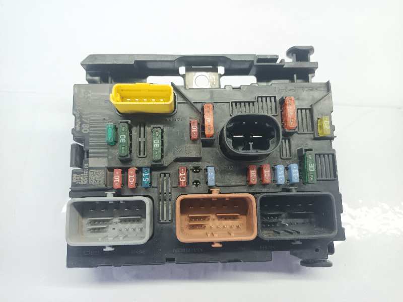 CAJA RELES - FUSIBLES