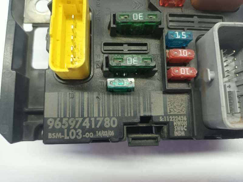 CAJA RELES - FUSIBLES