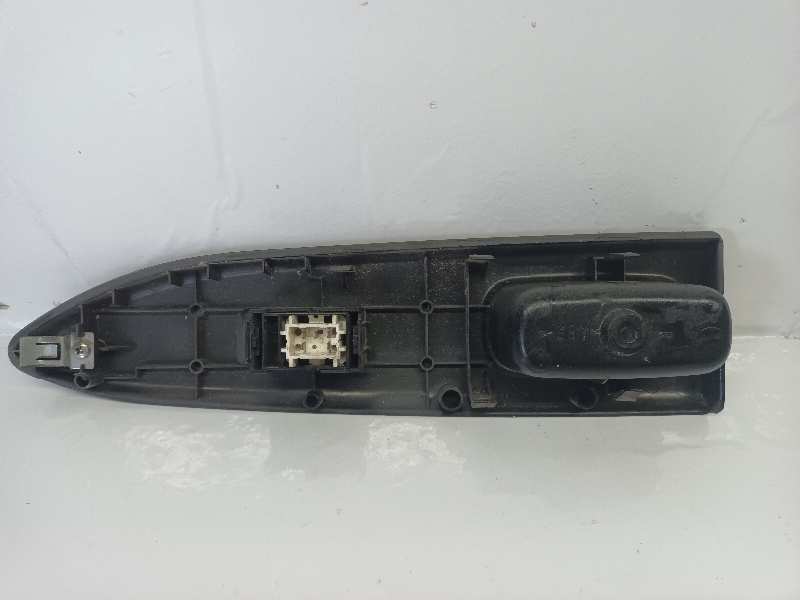 MANDO ELEVALUNAS DELANTERO DERECHO