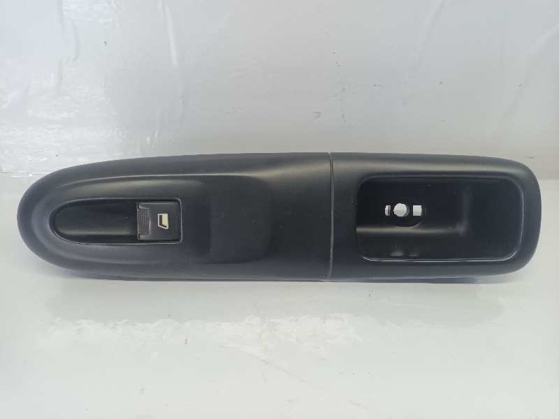 MANDO ELEVALUNAS TRASERO DERECHO