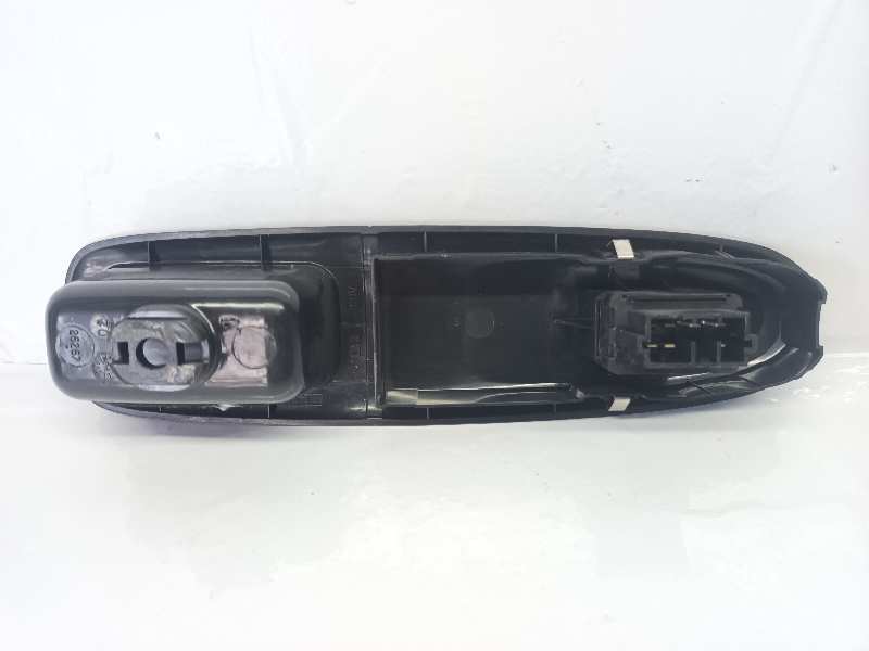 MANDO ELEVALUNAS TRASERO DERECHO