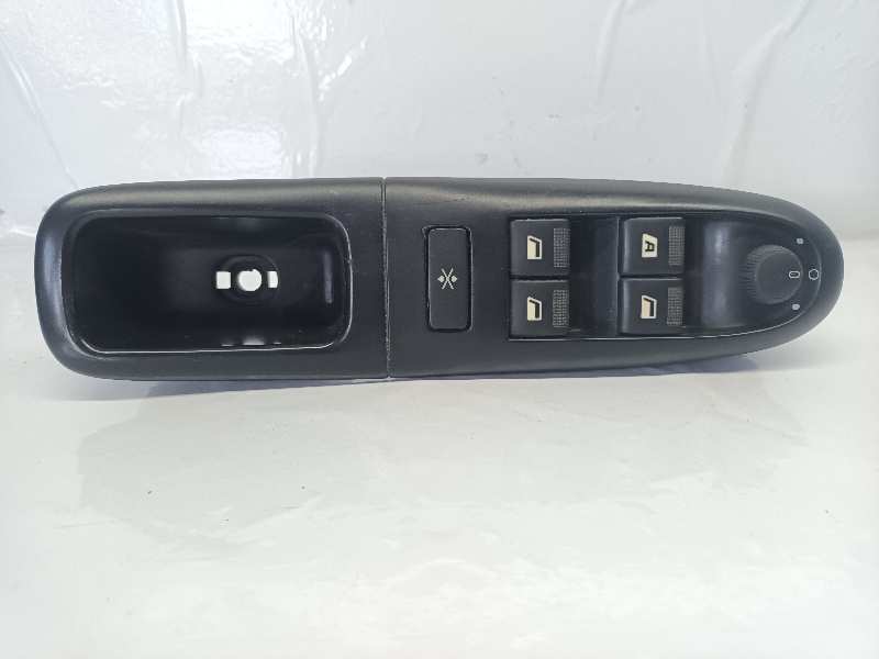 MANDO ELEVALUNAS DELANTERO DERECHO