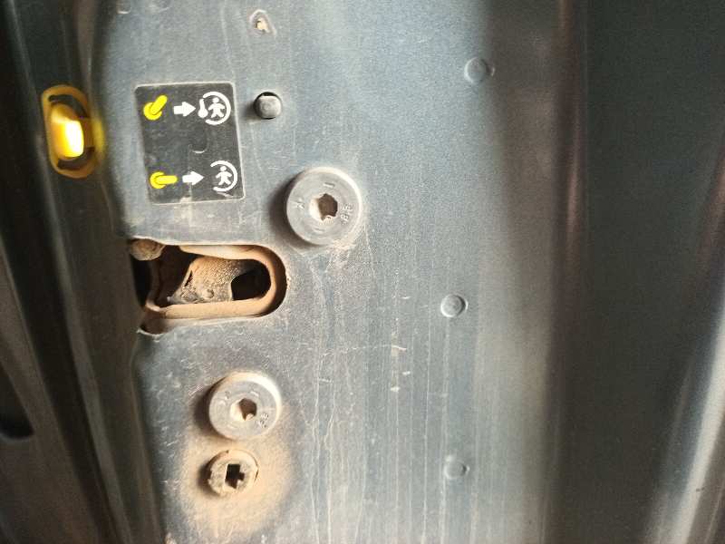 CERRADURA PUERTA TRASERA DERECHA 