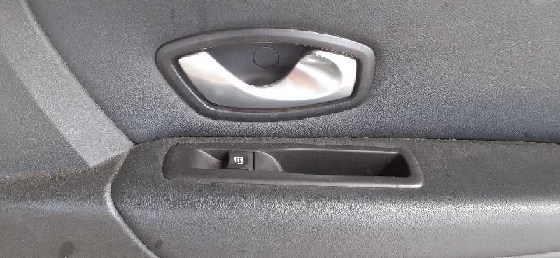 ELEVALUNAS TRASERO DERECHO