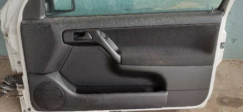 GUARNECIDO PUERTA DELANTERA DERECHA