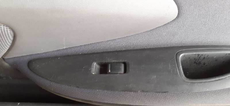 ELEVALUNAS DELANTERO DERECHO