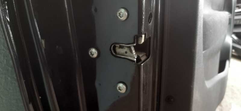 CERRADURA PUERTA DELANTERA IZQUIERDA 