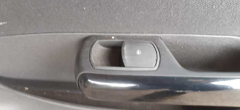 ELEVALUNAS DELANTERO DERECHO