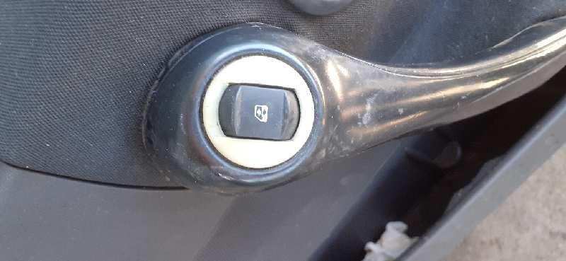 MANDO ELEVALUNAS DELANTERO DERECHO