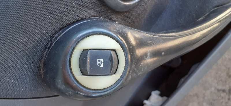 MANDO ELEVALUNAS DELANTERO DERECHO