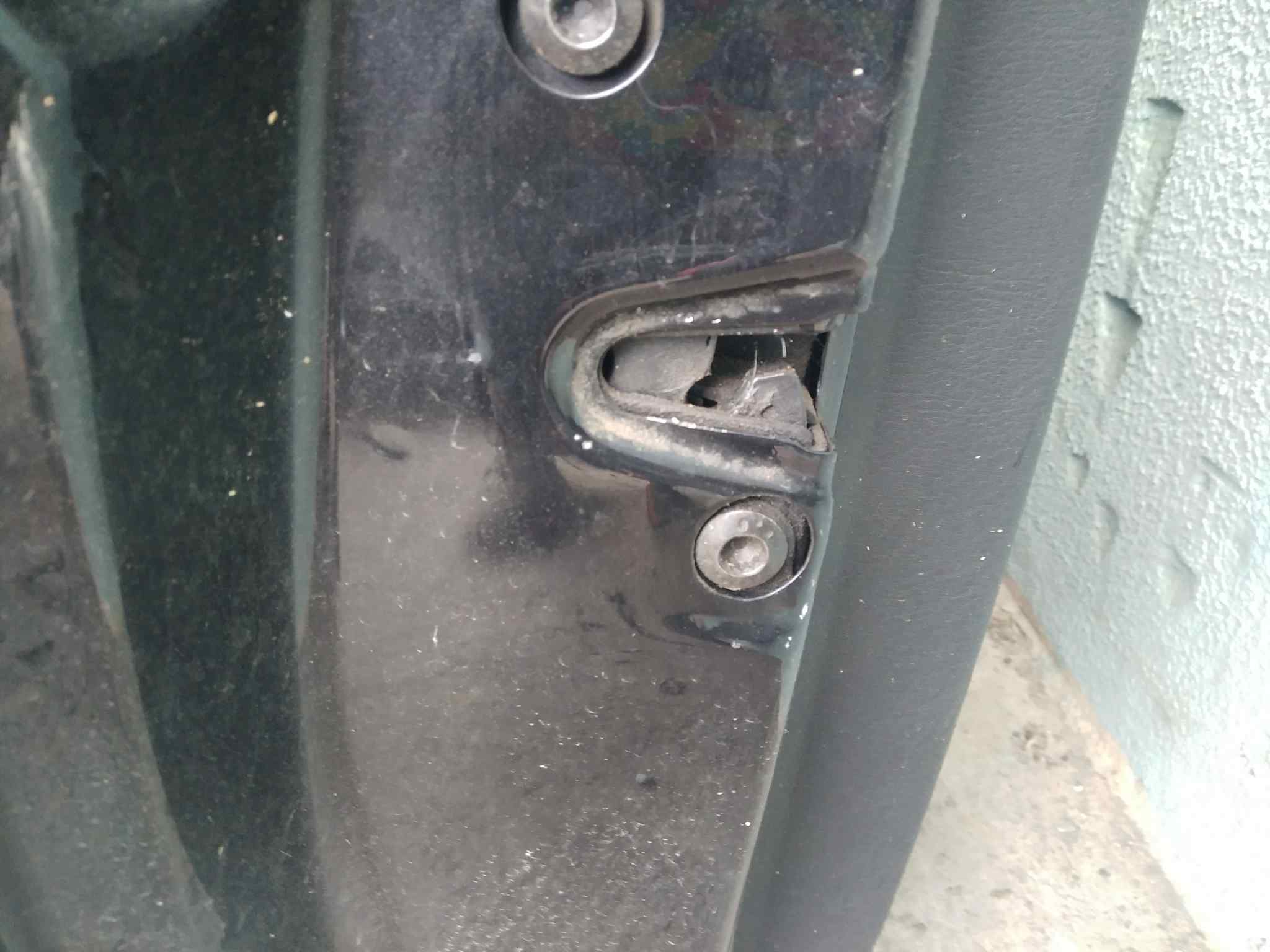 CERRADURA PUERTA DELANTERA IZQUIERDA 