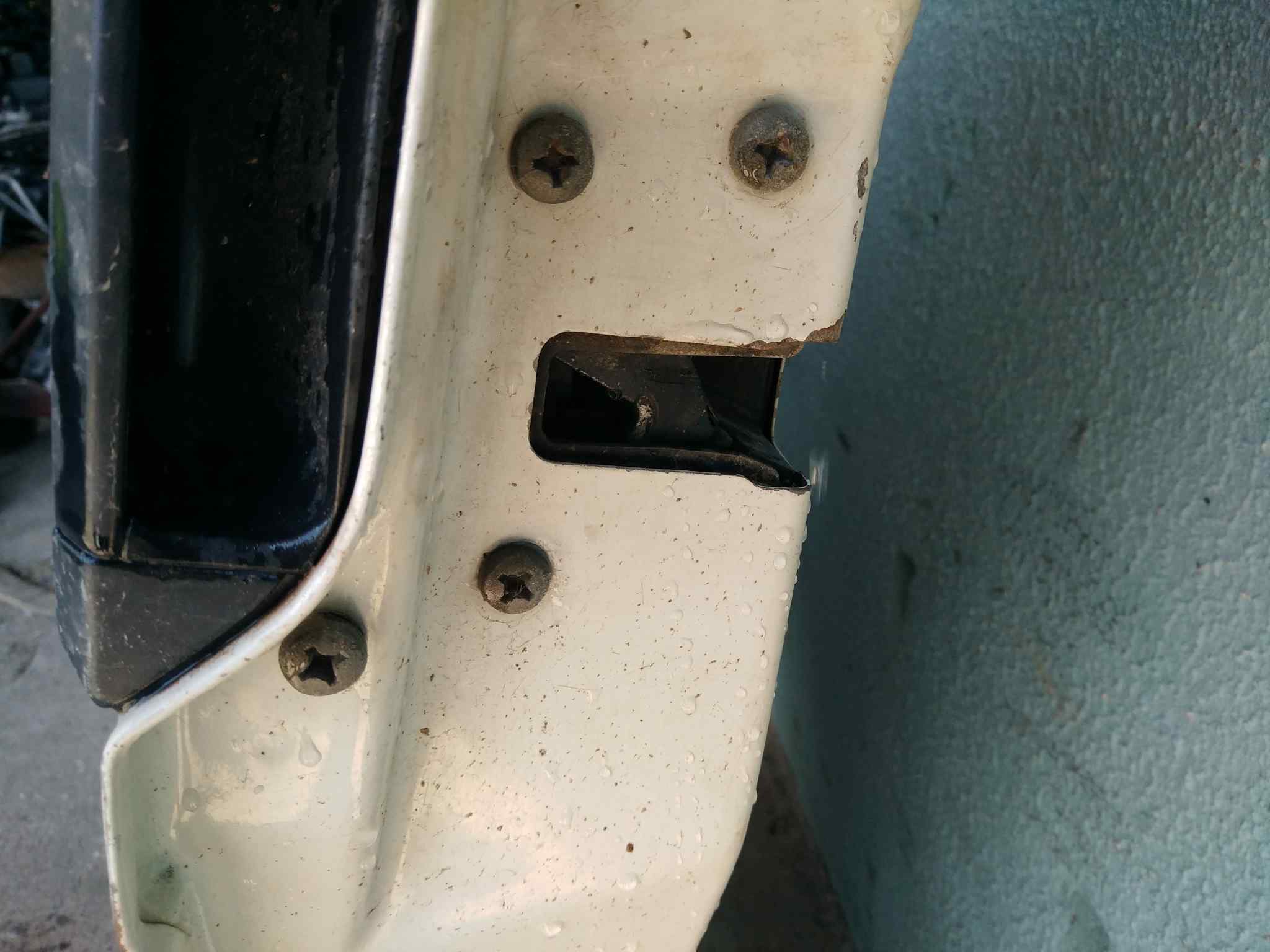 CERRADURA PUERTA DELANTERA IZQUIERDA 